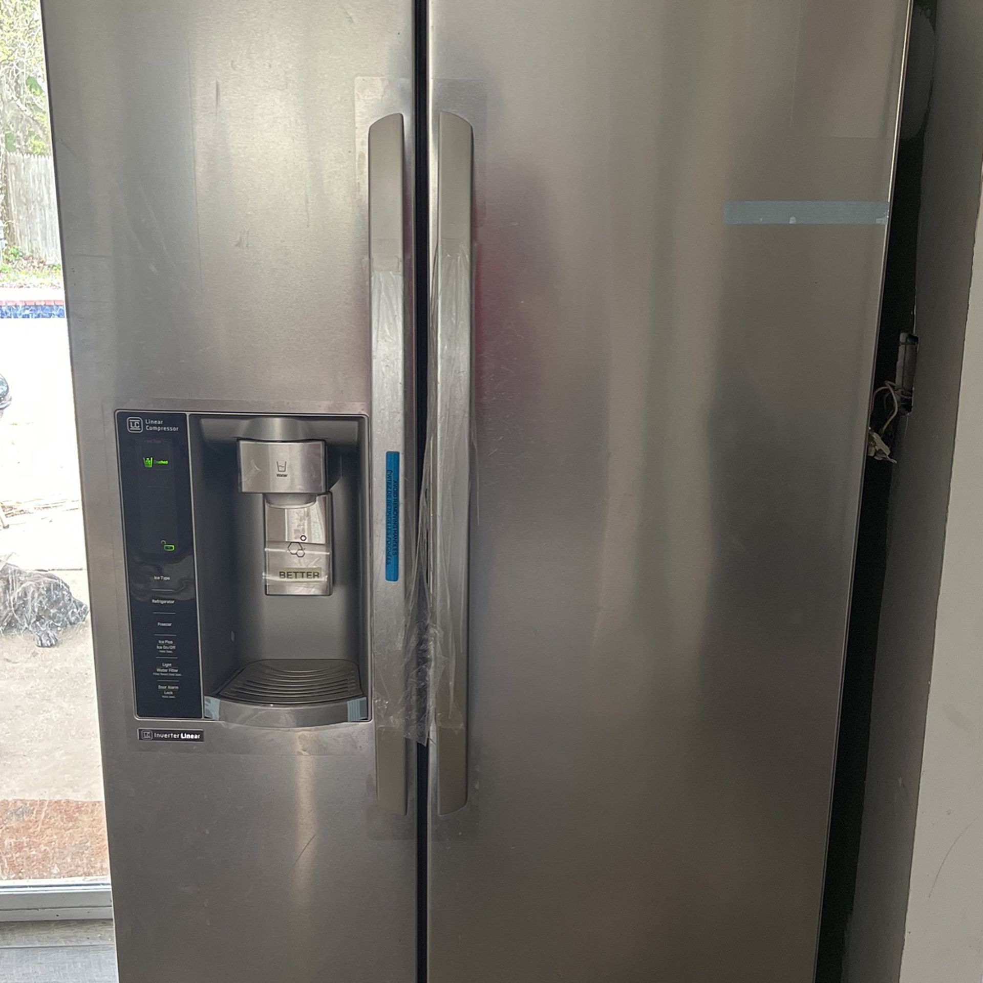Lg Refrigerator 1,000