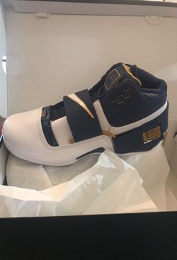 LeBron shoe size 13