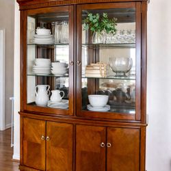 Solid wood display cabinet hutch