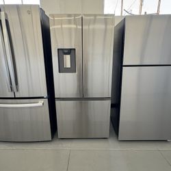 Samsung 30” 22.0 Cu Ft Refrigerator  Fingerprint 