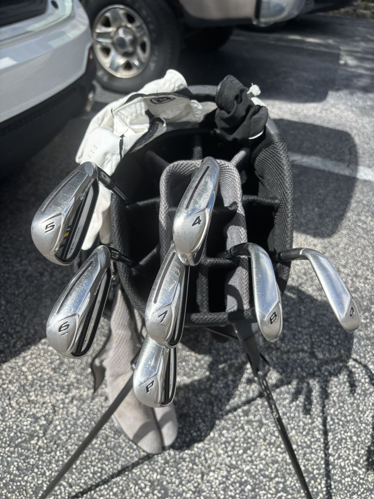 RB Taylor Made Clubs And Golf Bag