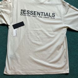Essentials Men’s Tee Shirt With Tags Brand New Never Worn Size - medium 