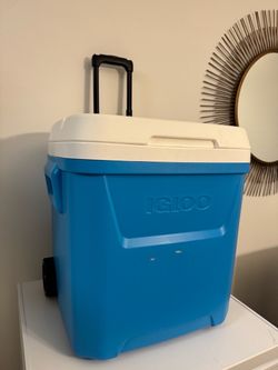 Igloo Rolling Cooler with Telescoping Handle