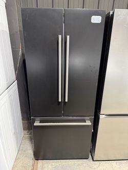 Brand new BLACK+DECKER Standard-Depth 16-cu ft 2 -Door 28.35-in Wide French Door Refrigerator with Ice Maker