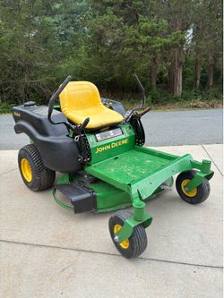 John Deere Zero Turn Lawnmower