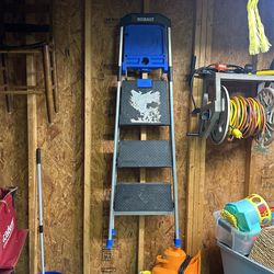 6 Foot Lowe's A frame Ladder 