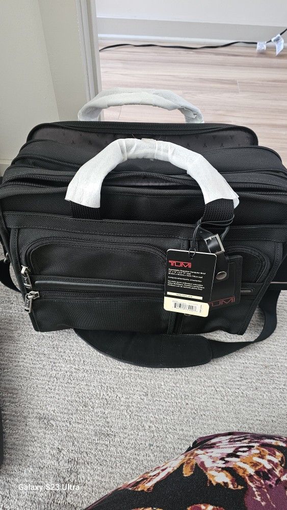 Tumi Computer Breaf