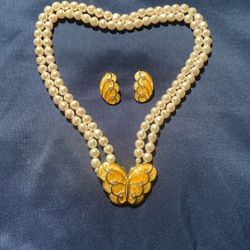 Vintage Avon 17” Double Strand Pearl With Attached Butterfly Pendant Set With Matching Earrings.