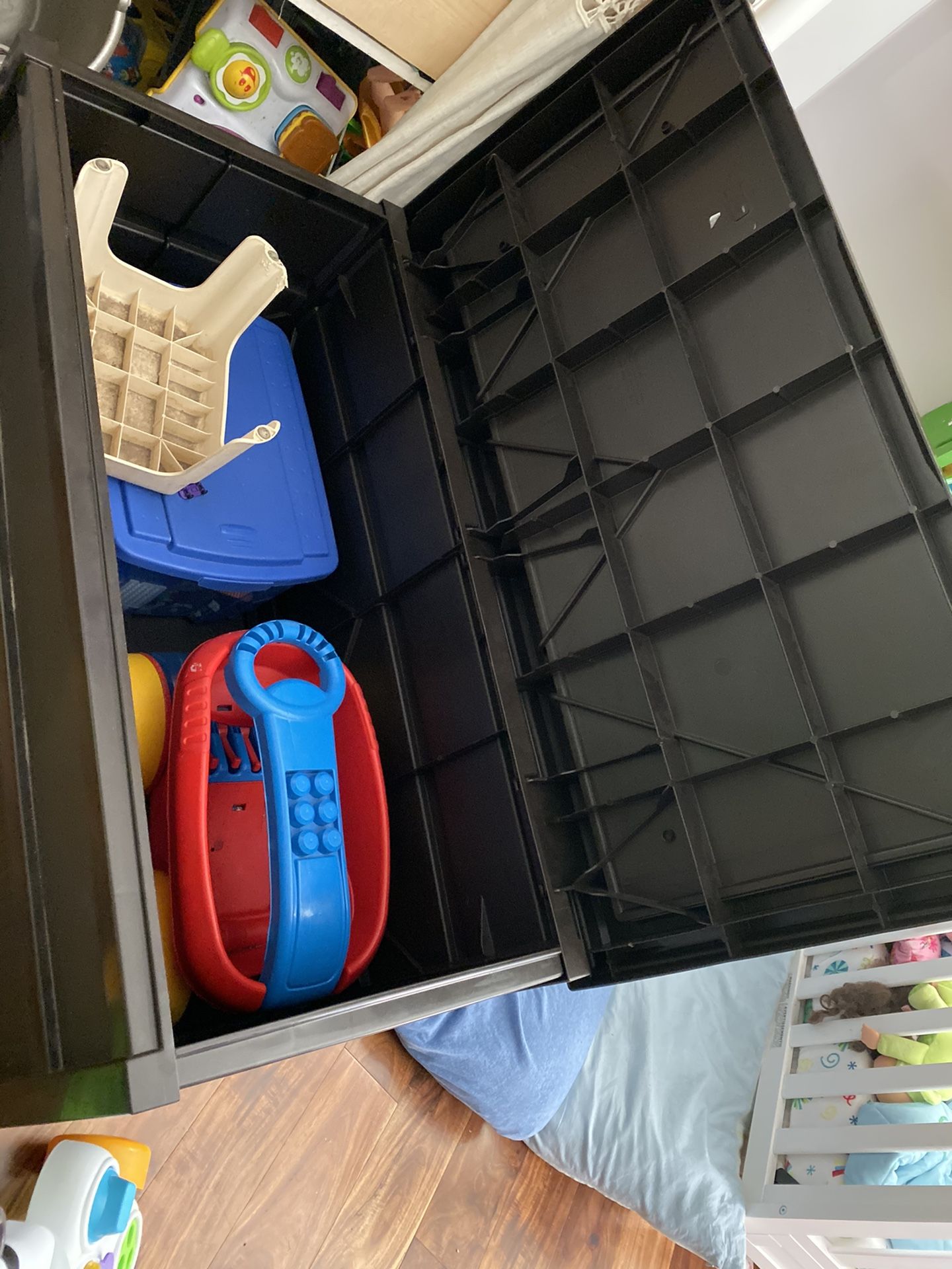 Outdoor storage box