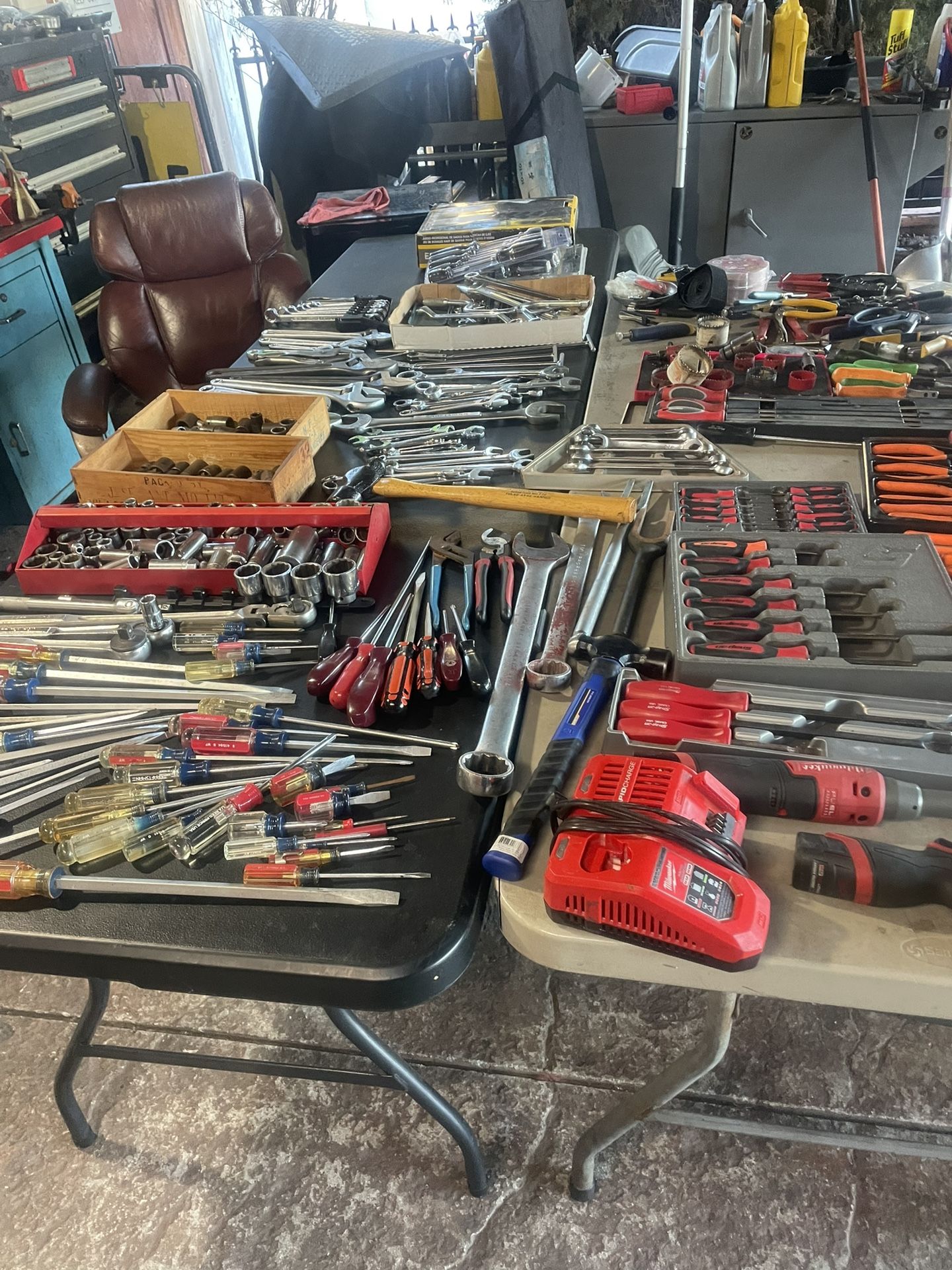 GARAGE CLEANING THURSDAY / JUEVES 