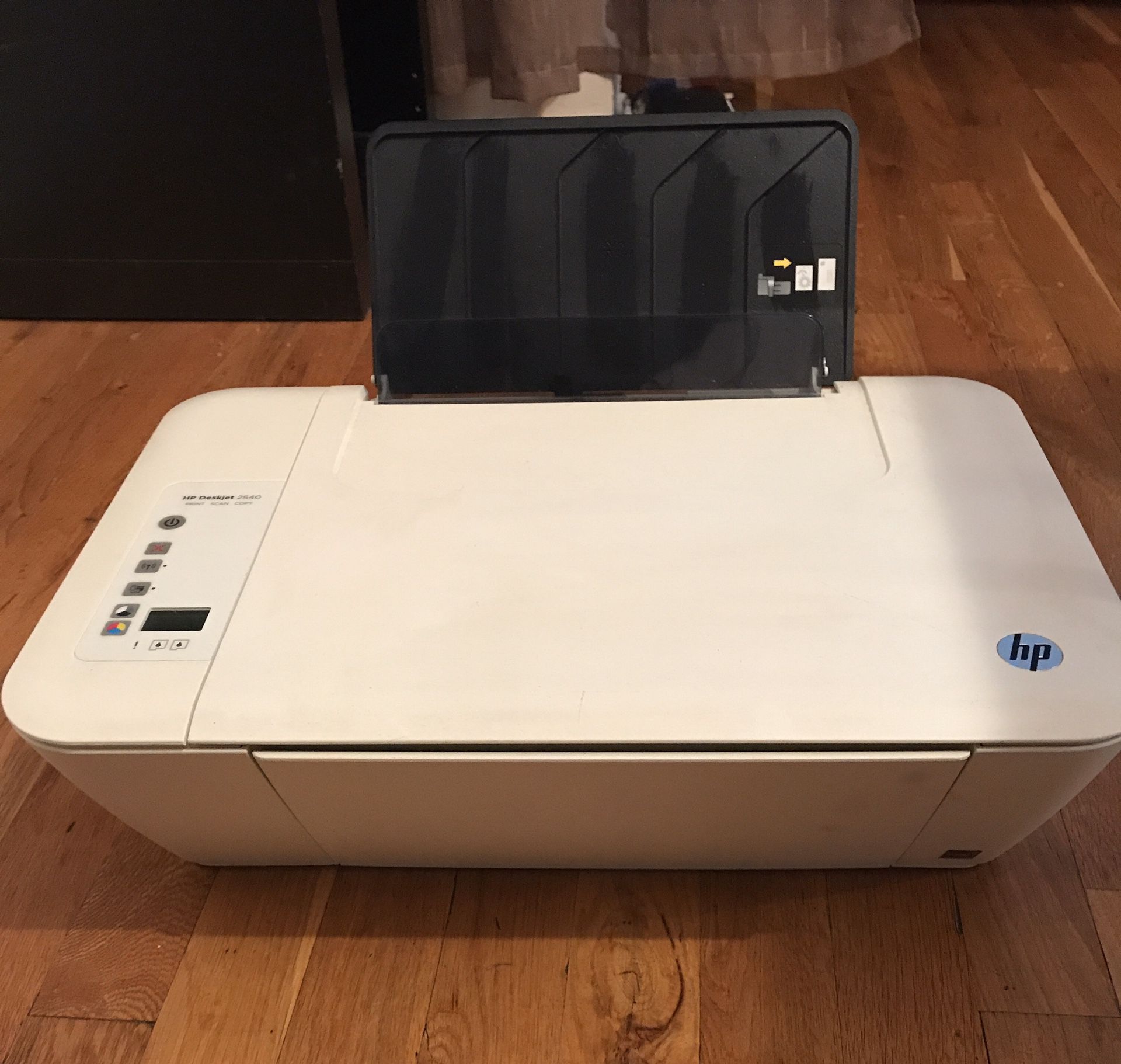 HP Deskjet 2540 , printer , scanner, copy $ 55 very good condition, just need wire, Or best offer