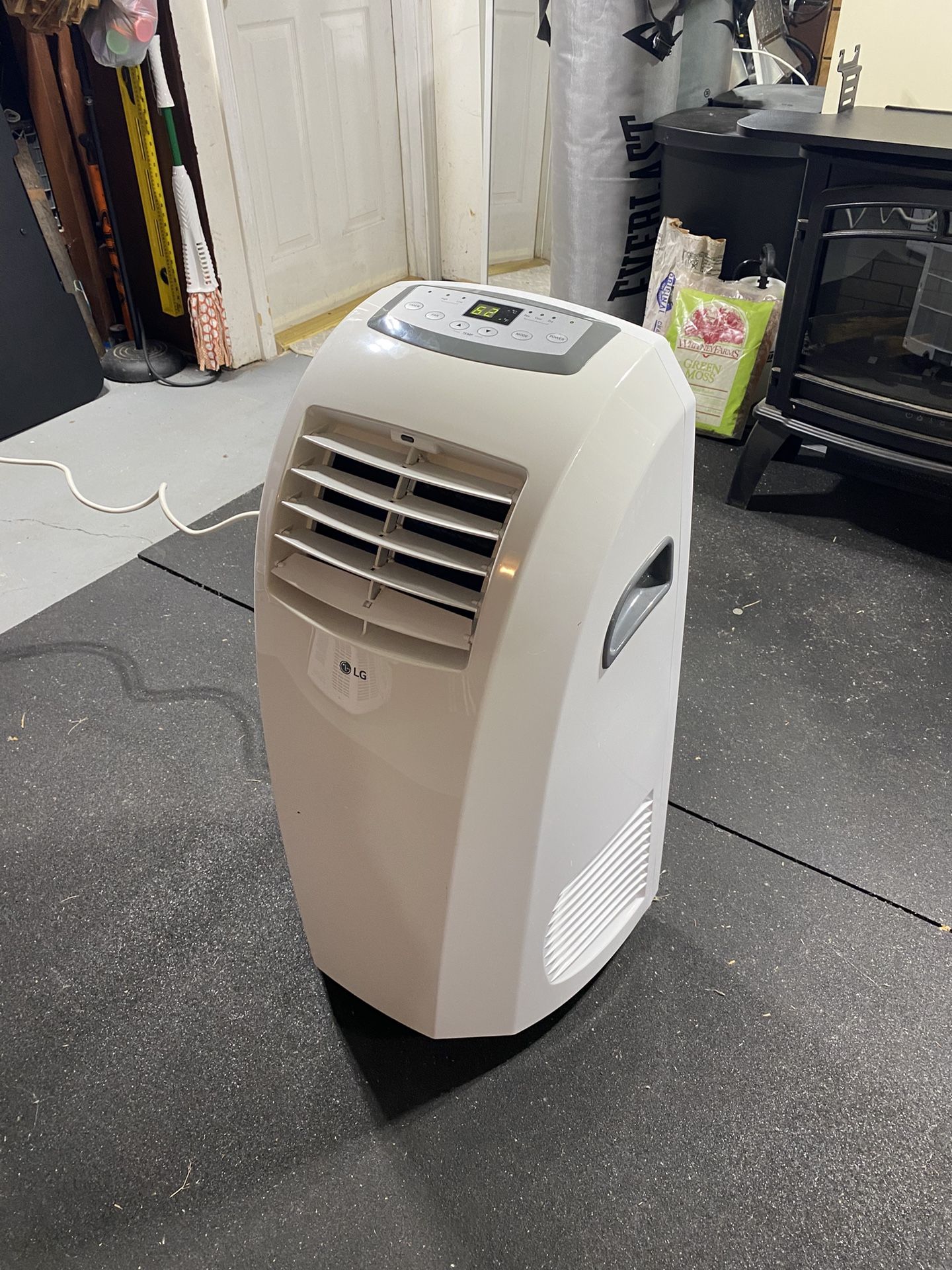 LG Portable Air Conditioner – 10,000 BTU (Model LP1015WNR)