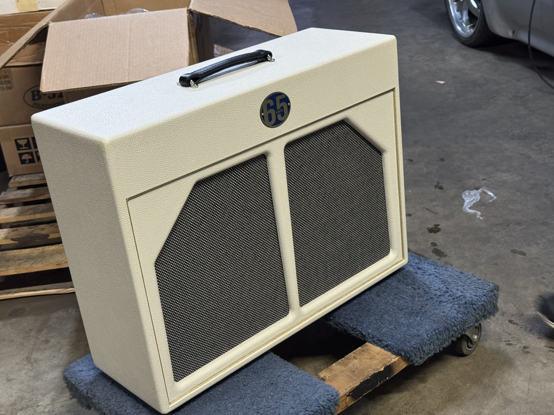 New 65 Amps Blue 212 Guitar Cabinet In White With Celestion Alnico Blue And G12 Anniversary Speakers