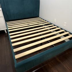  Queen platform Bed 