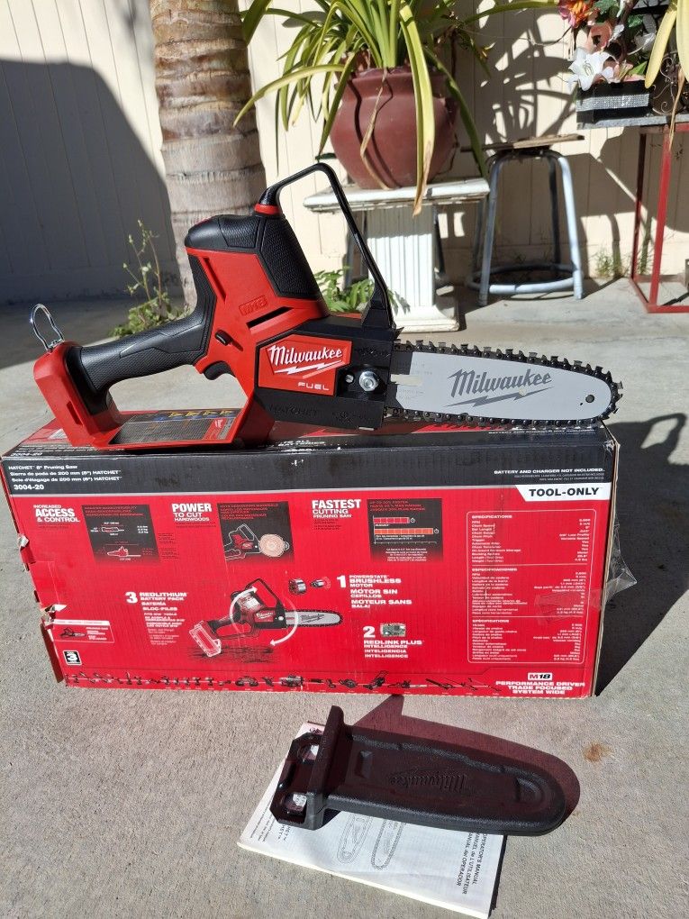 Milwaukee M18 FUEL 8" HATCHET Pruning Saw (Tool Only)