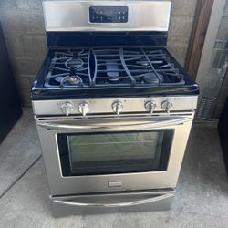 Frigidaire natural gas Stove 