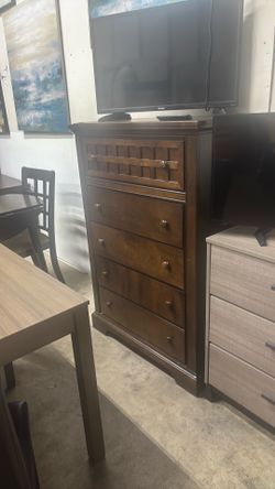 Chest of drawers