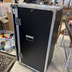 Road Case - Excellent Condition - - Retail: $799
