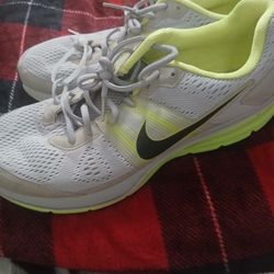 Nike Tennis Shoes 