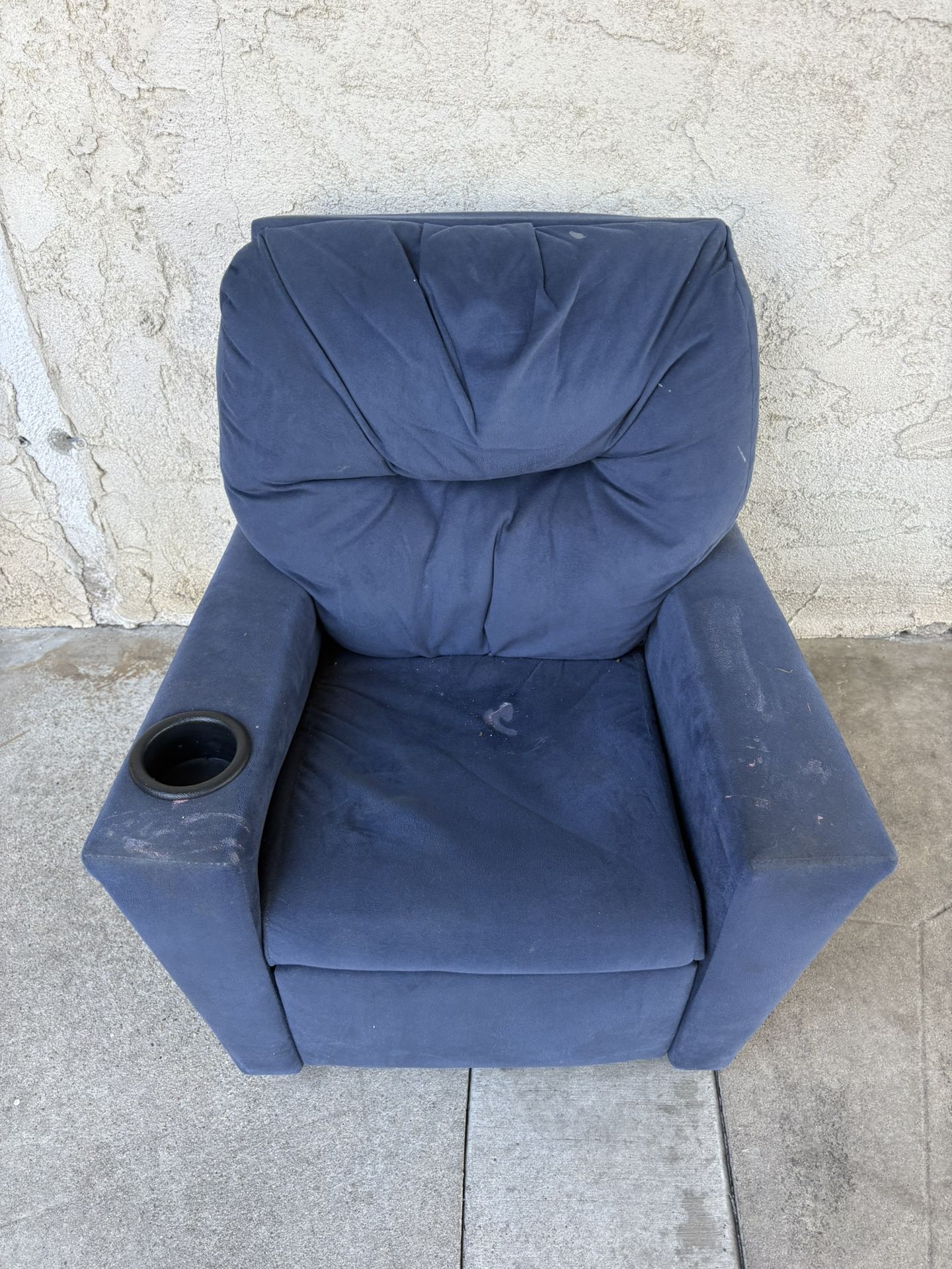 FREE/GRATIS: Blue Kids' Recliner