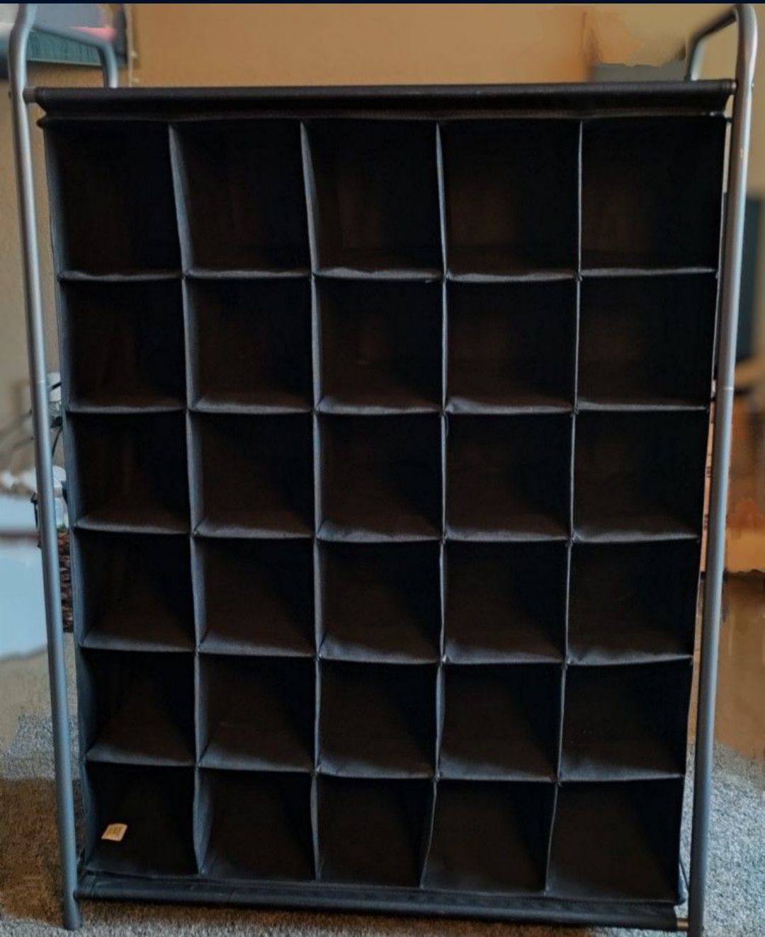 Shoe closet