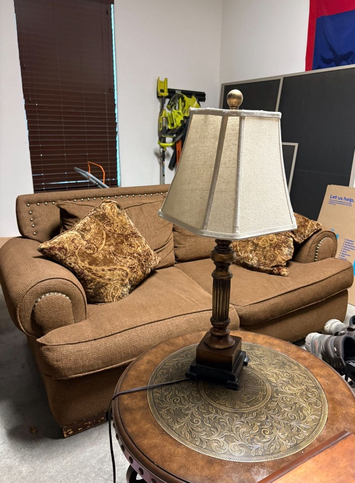 Couch Table And Lamp