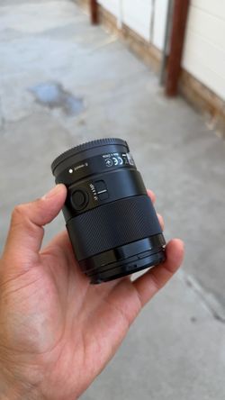 Sony FE35mm F1.8 Wide-angle prime lens