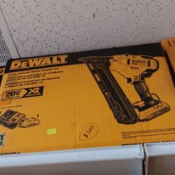 Dewalt new Kit 15ga Finish Nailer Kit Battery And Charger 