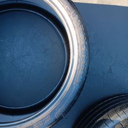 1 llanta 265 35 R21 Michelin Pilot Sport 4S