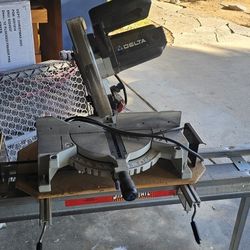Delta Miter Saw w/stand