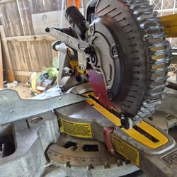 20 V Dewalt SAW. 7 1/4