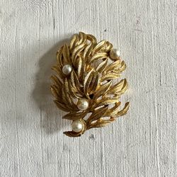 Roma Gold Tone Vintage Leaf Brooch With Pearls 