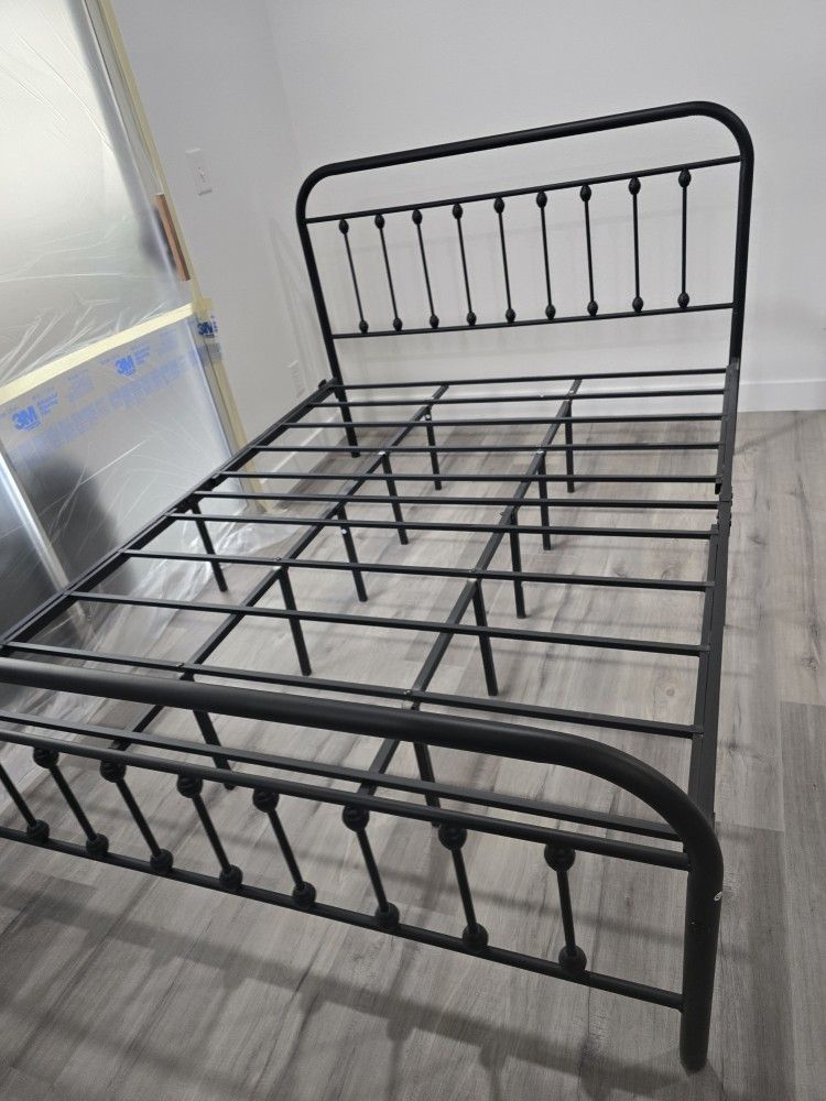 Queen Bed Frame 