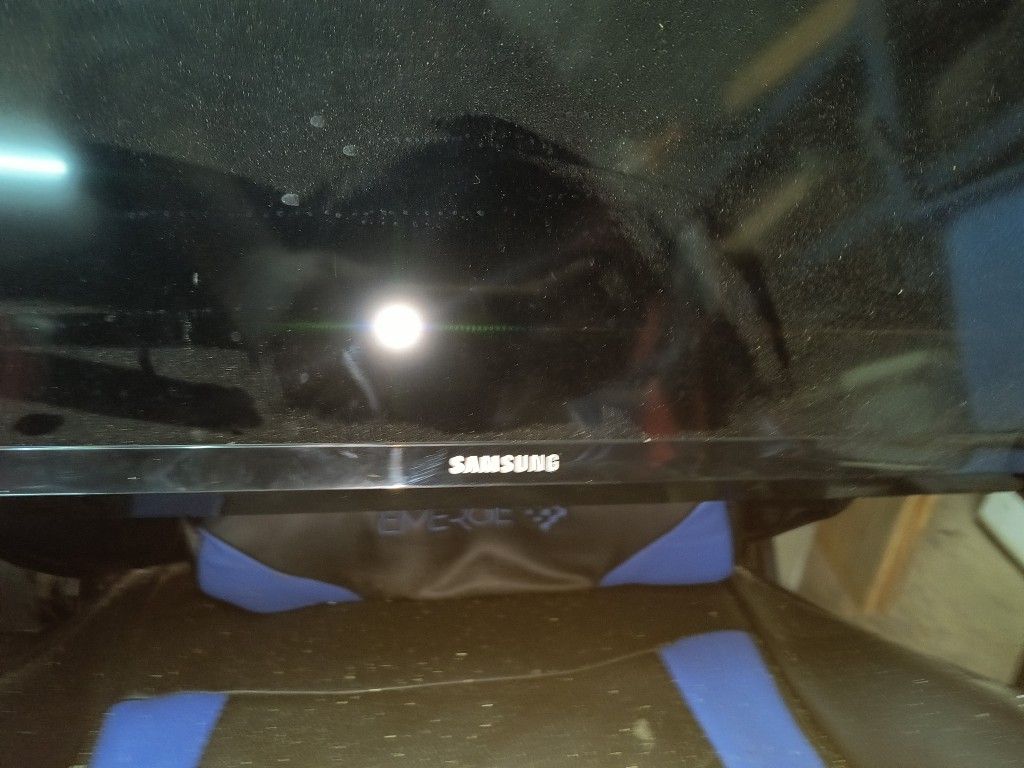 40-in Samsung TV Not Smart TV No Stand Wall Mount