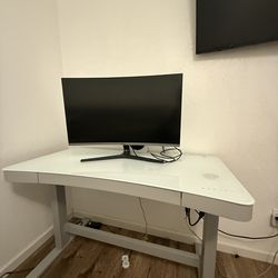 Tresanti Adjustable Height Sit/Stand Tech Desk from Costco in excellent condition.