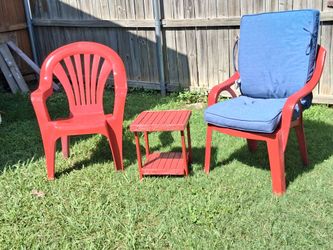 Lawn chairs with small table - ( price is firm)