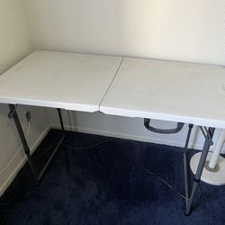 Foldable Table . Clean. 