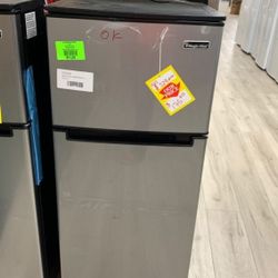 Magic chef HMDR450SE mini fridge