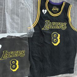 Kobe Bryant Statue Game Jersey