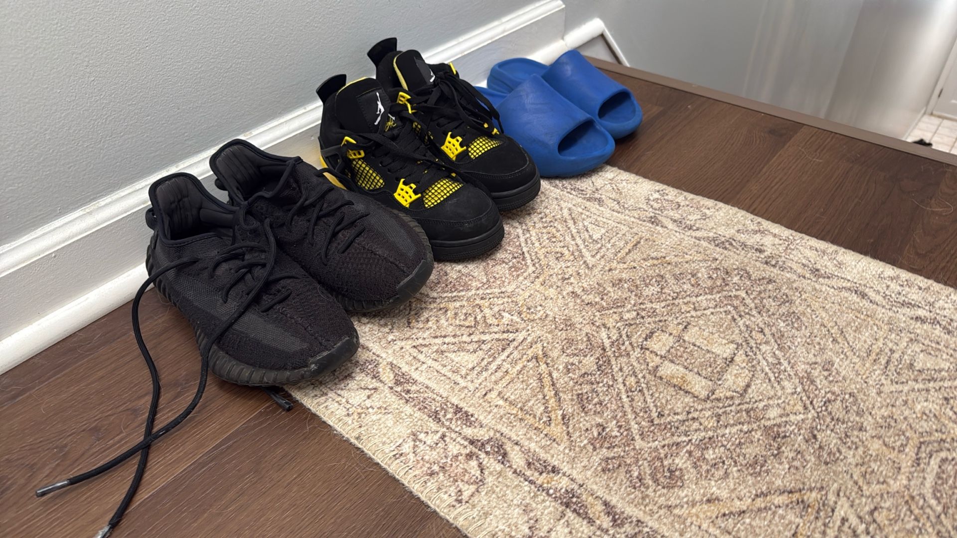 Yeezy And Jordan’s Size 7 And 5