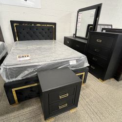 Black And Gold Bedroom Set