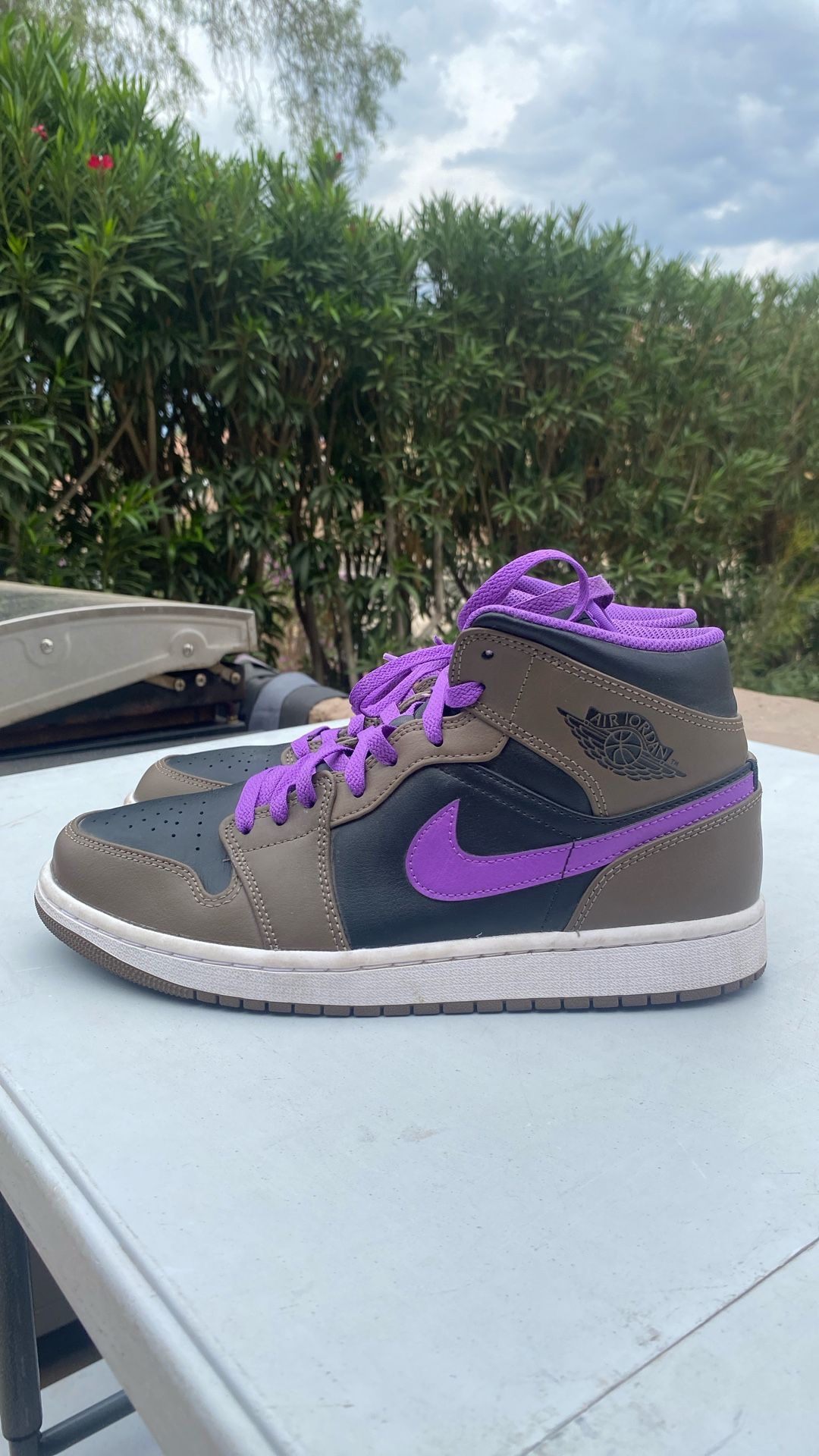 jordan mid 1’s 