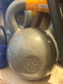 NEW 70LB. KETTLEBELL