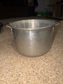 enterprise quality cookware aluminum stock pot. Has marks/stains from use see pics