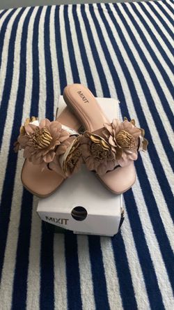 Elegant sandals size 6.5