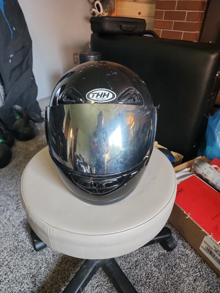 THH Motorcycle Helmet Size XXL 