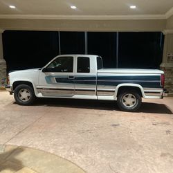 1996 Squarebody Chevy Silverado K1500 5.7L 8 Cylinder 4wheel Drive Half Ton Truck, Extended Can, Extended Bed