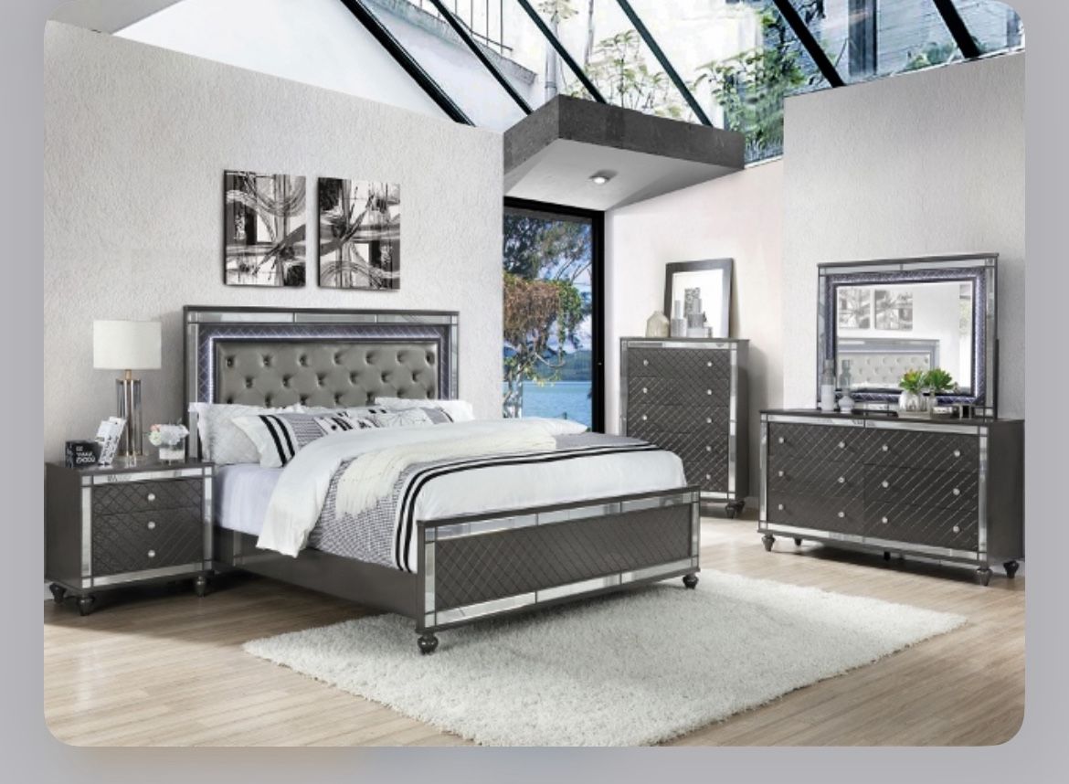 Brand New Elegant Refino Queen Size Bedroom Set