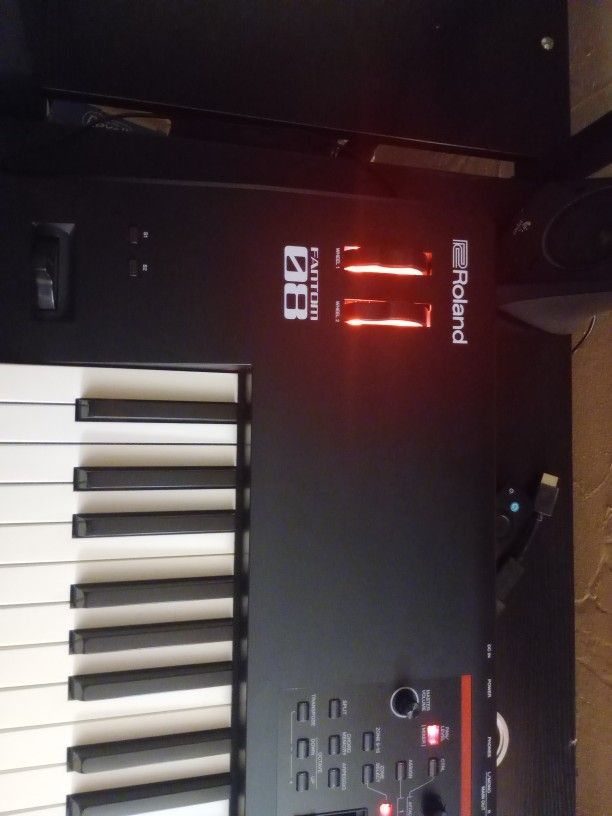 Used Roland Fantom 08