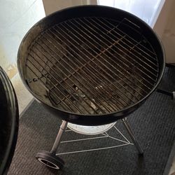 19” Weber Charcoal Grill With Rapid fire Chimney Starter Thumbnail